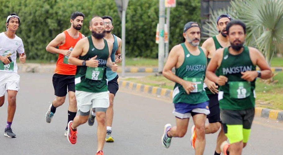 کراچی میں پاکستان کی پہلی میراتھن کا آغاز ہوگیا