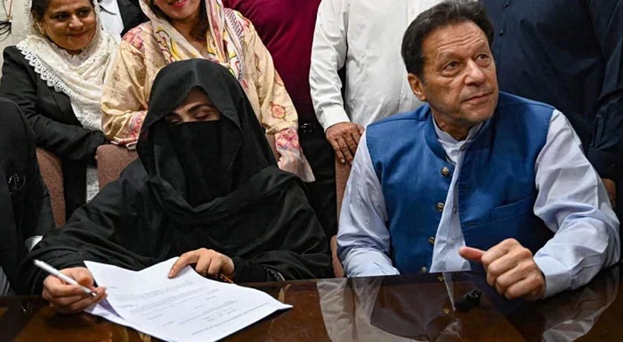 سابق وزیراعظم عمران خان کی اہلیہ بشریٰ بی بی کون ہیں؟