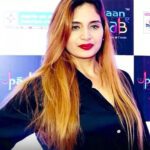 معروف بھارتی گلوکارہ نے خودکشی کرلی