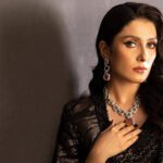 Ayeza Khan gets golden visa of UAE