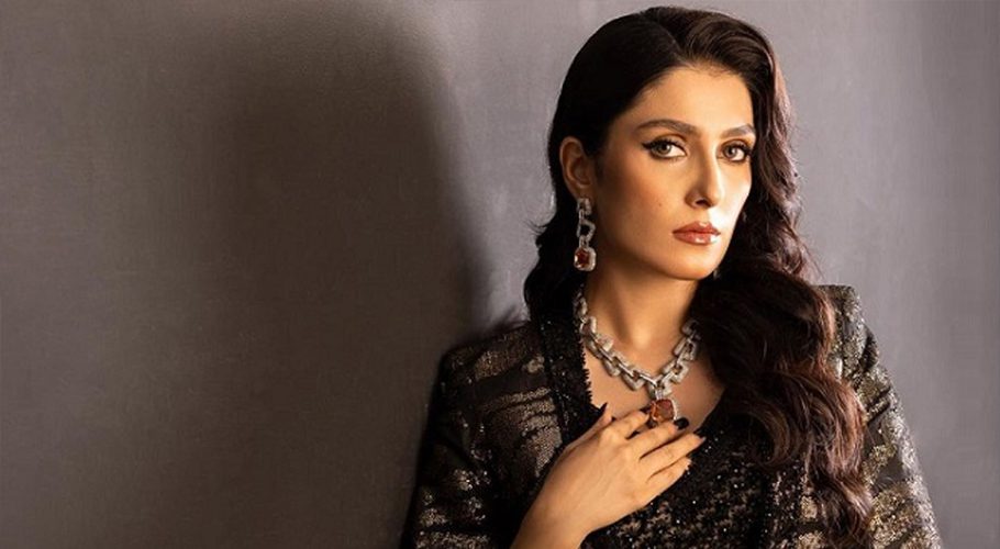 Ayeza Khan gets golden visa of UAE
