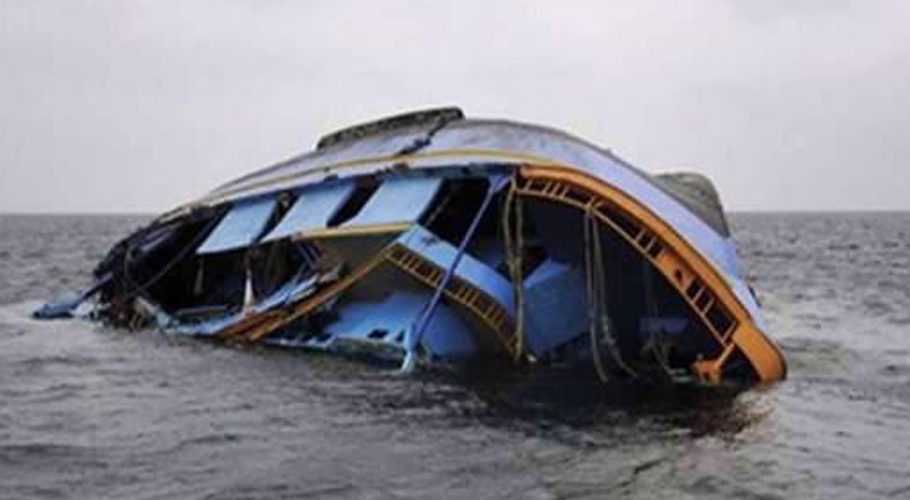 The fisherman's boat sank in the open sea in karachi