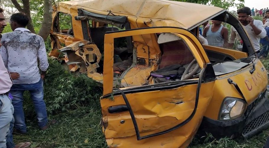 ‘Drunk’ driver overturns bus carrying school children, 6 dead IN INDIA