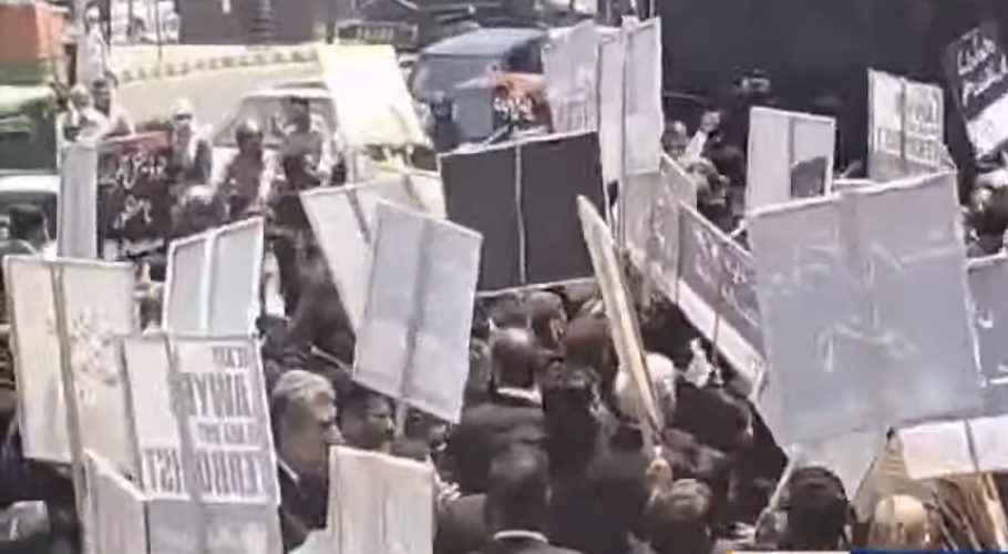 لاہور ہائیکورٹ کے باہر وکلاء کا احتجاج