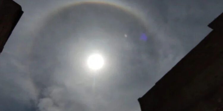 Karachi witnesses sun halo, signaling heavy rain ahead