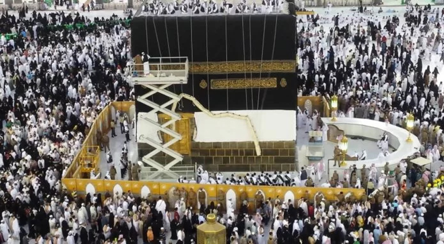 غلافِ کعبہ تبدیل