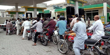 International Oil Prices Down 4% As Top Exporters Plan to Pause Production