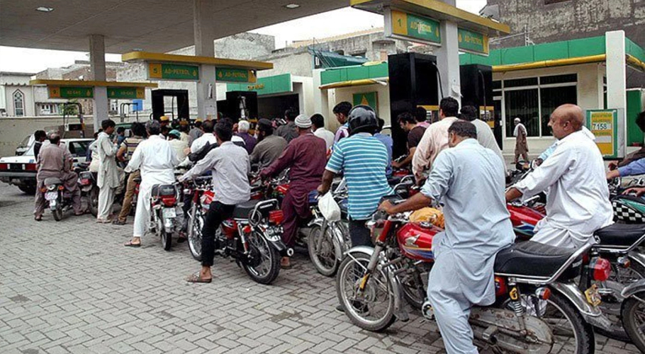 International Oil Prices Down 4% As Top Exporters Plan to Pause Production
