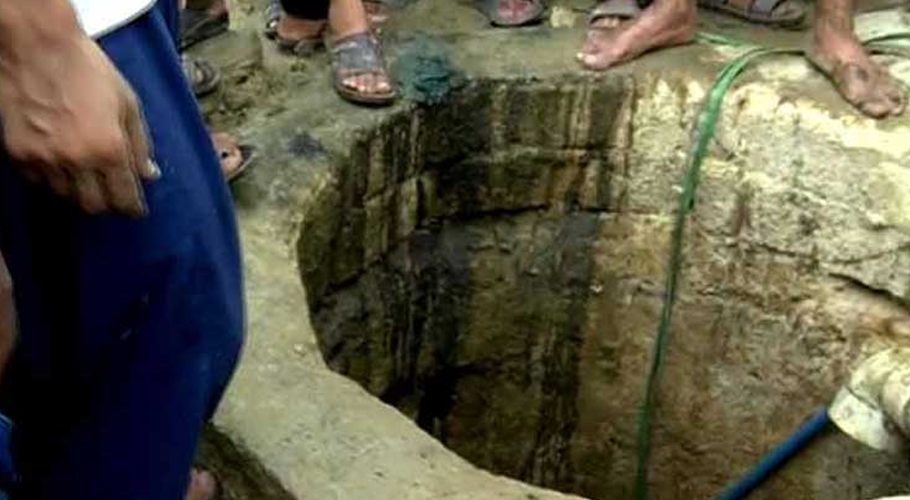 Two children die after falling into sewerage well in Karachi
