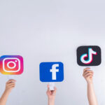 govt recommends ban on social media
