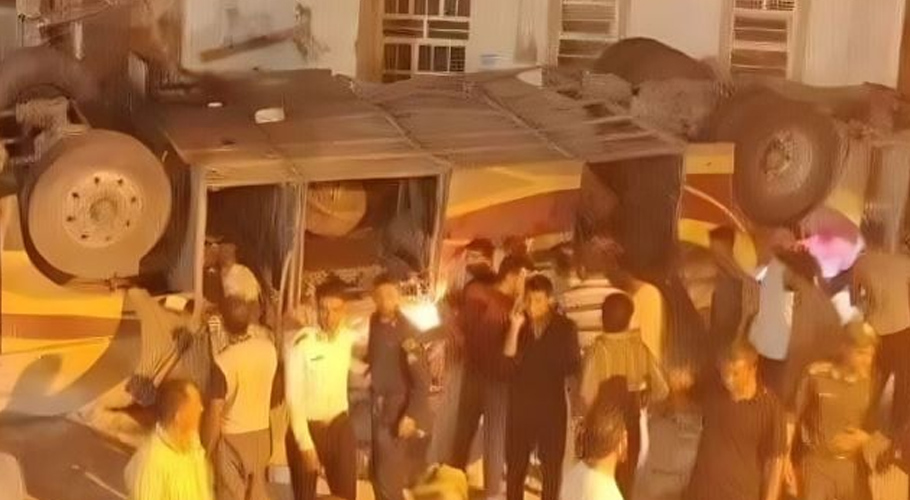 پاکستانی زائرین کی بس