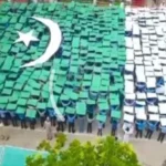 Pakpattan students form gigantic human flag on Independence Day