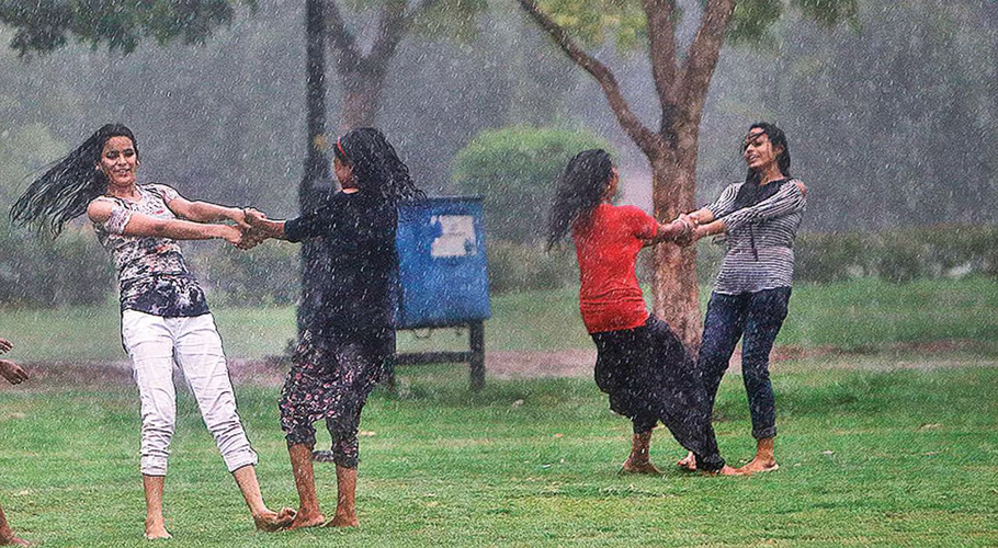 Weather Department Gives Good News as Intense Heatwave Grips Pakistan