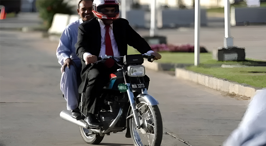 ڈبل سواری پر پابندی