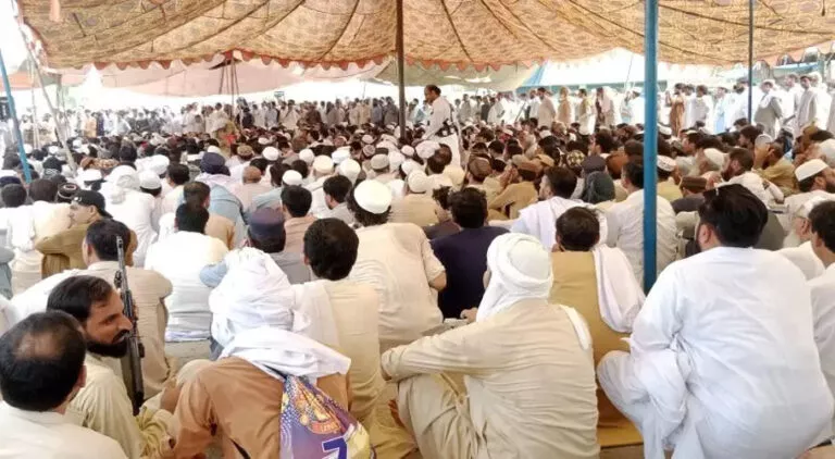 Are police protesting against army in Lucky Marwat?