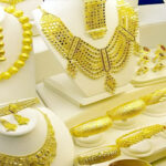 Gold prices surge over Rs8,000 per tola in Pakistan
