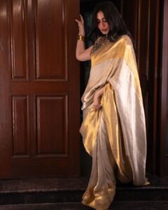 Durefishan Saleem's Stunning Photos in a Golden Saree Go Viral