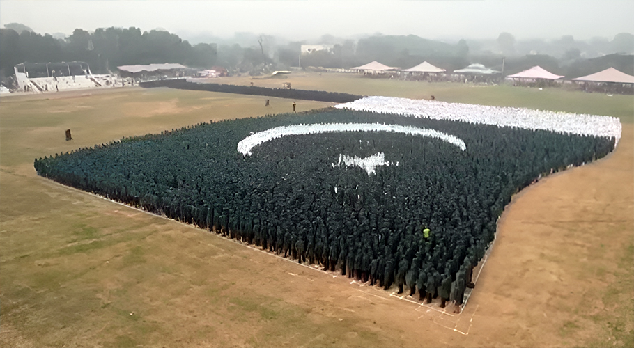 Pakistan breaks India’s world record for largest human flag