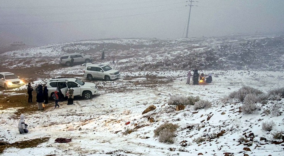Saudi Arabian desert receives snowfall