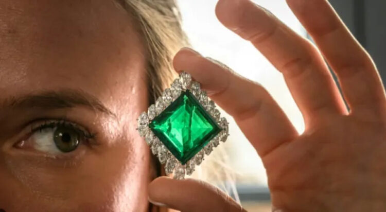 Aga Khan sells the world’s most expensive emerald in Geneva auction