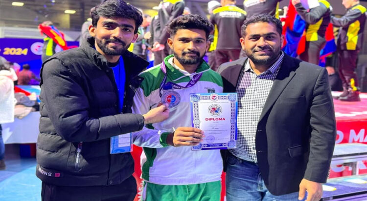 Pakistan’s Ali Raza wins medal at World Mas-Wrestling Championship