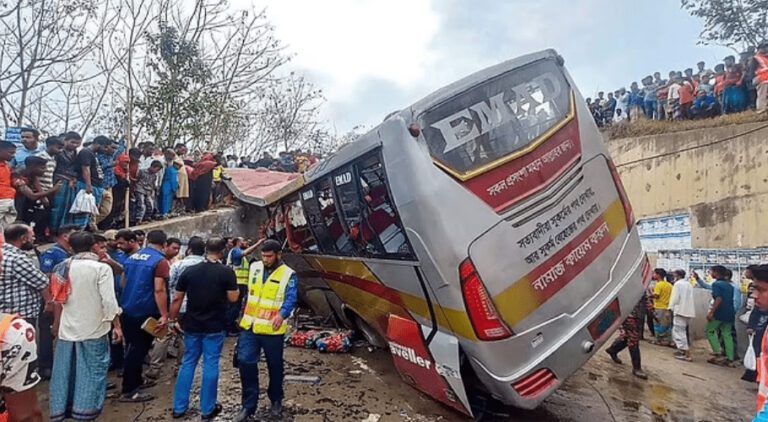 10 killed, 17 injured in Fateh Jang bus accident
