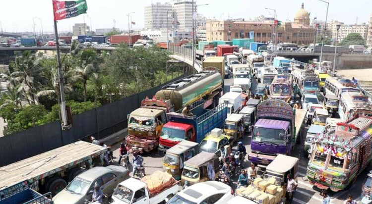 Karachi traffic paralyzed as heavy rains shut major routes