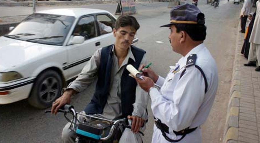 Here is how much driving without a license will cost you in Karachi