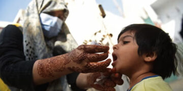 Govt Wants to Make Polio Vaccines Mandatory For CNICs and Passports