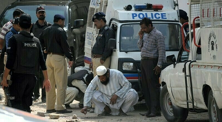 Video of alleged Karachi police encounter surfaces