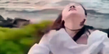woman falls from moving train while posing for selfie
