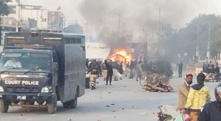 Karachi clashes: Over 300 protesters booked, traffic disruptions continue