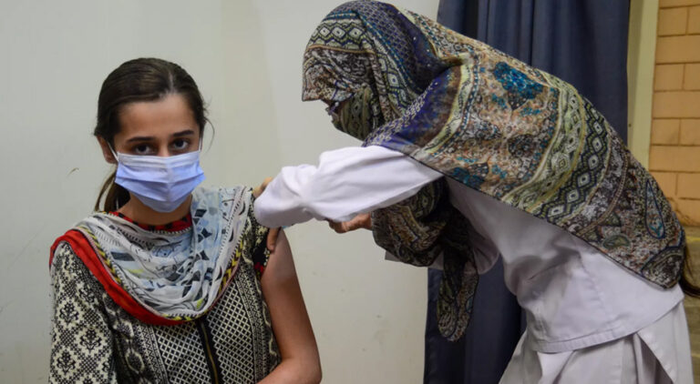 Karachi sees 30% COVID-19 positivity rate among cold and cough patients