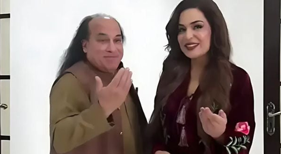 Fans amused by Meera and Chahat's epic team-up in Bado Badi