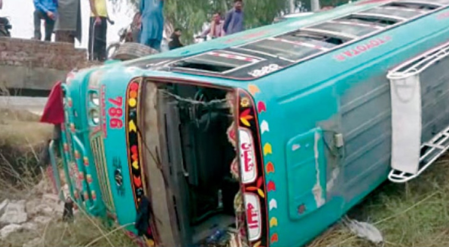Four dead as Pilgrims van overturns in Nawabshah