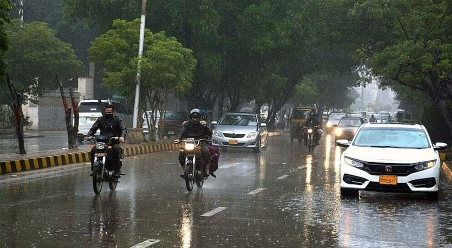 Partly cloudy weather with chances of drizzle in Karachi