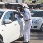 Karachi traffic police take action against violators