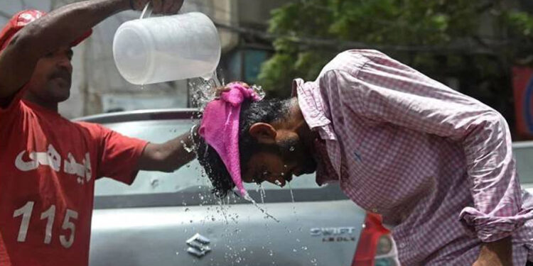 رمضان کے دوران کراچی میں گرمی 40 ڈگری تک بڑھنے کا خدشہ، روزہ داروں کو احتیاط کی ہدایت