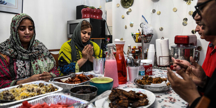 رمضان کے دوران پانی کی کمی سے بچنے کے چند آسان طریقے جانئے