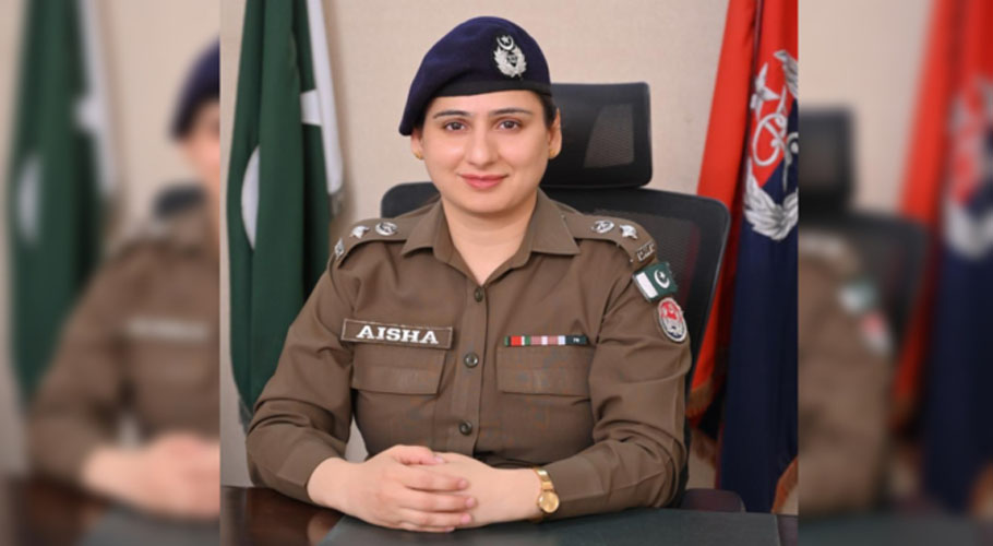 Pakistan female police officer wins international award
