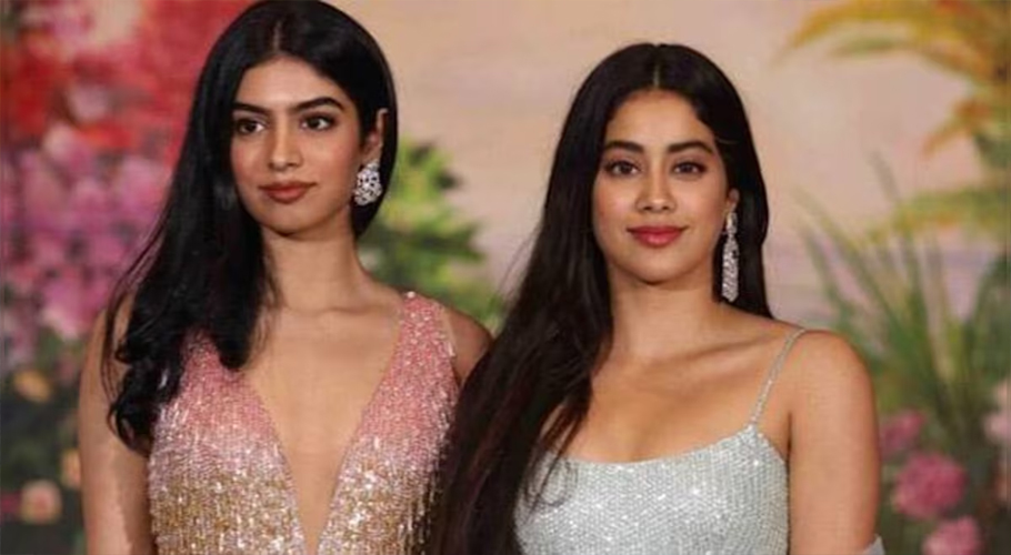 Khushi Kapoor calls sister Janhvi Kapoor a fashion icon at fashion show
