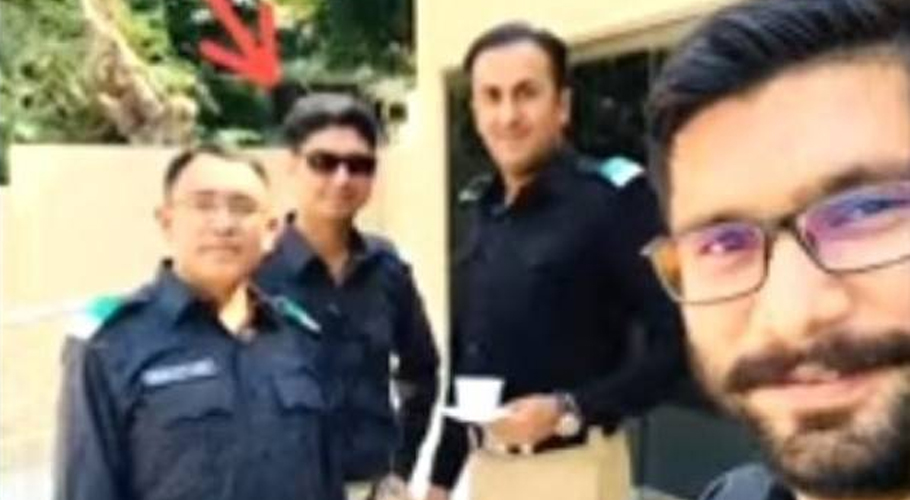 Police officer arrested for targeting Zardari on Facebook