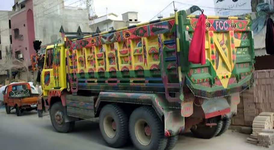Traffic Police ban water tankers, dumpers on Karachi roads