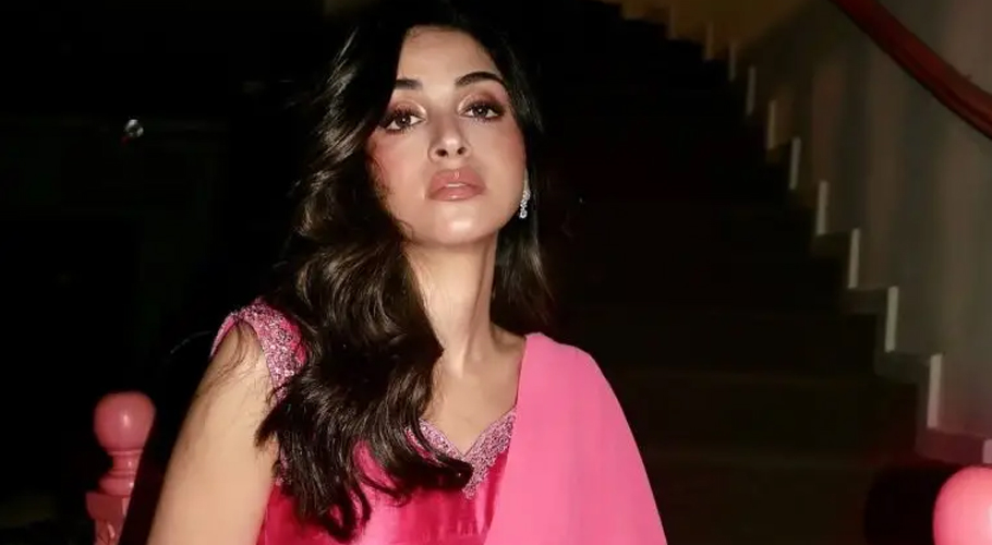 Anmol Baloch’s sizzling saree look ignites public ire