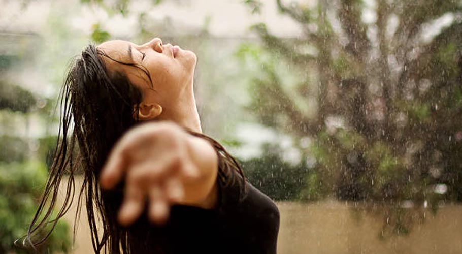 Karachi weather turns pleasant after morning drizzle