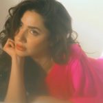 Mahira Khan’s breathtaking performance to Noor Jehan’s song