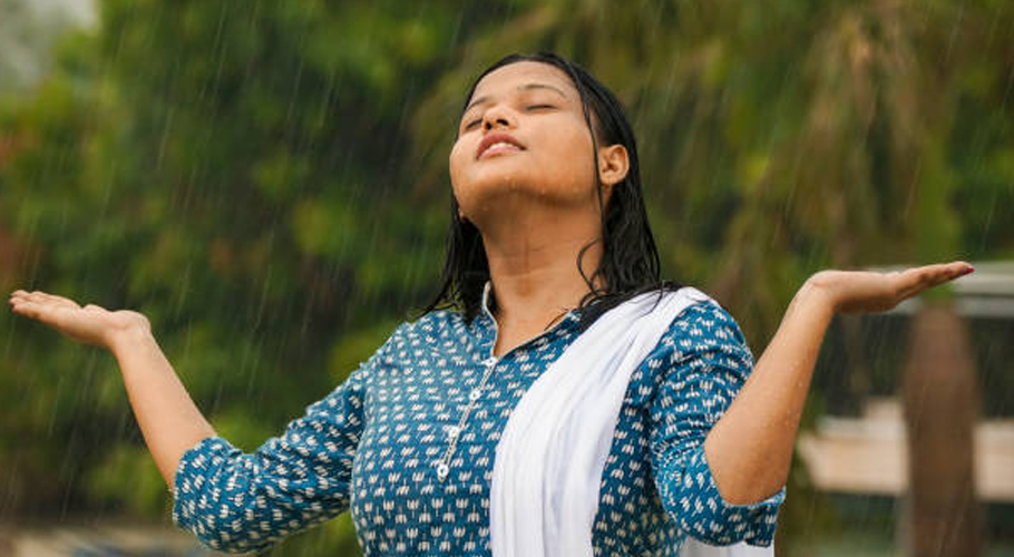Light to Moderate Showers Continue in Karachi’s Southern Areas