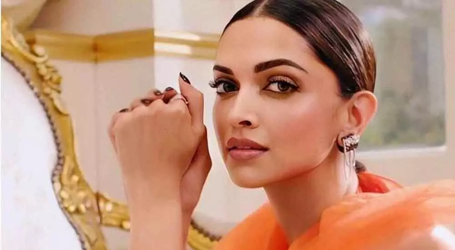 Deepika Padukone becomes first Indian to receive Hollywood Walk of Fame star