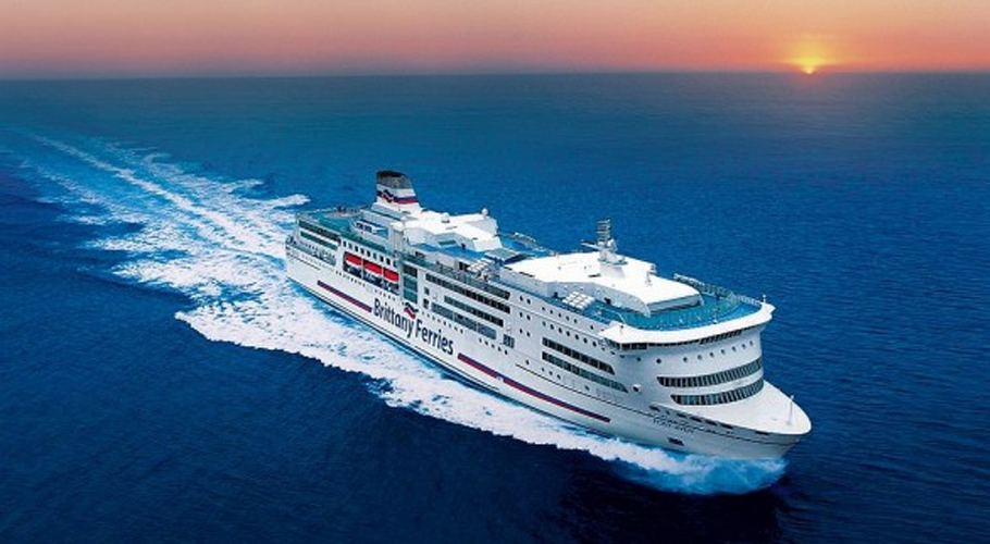 Ferry service between Pakistan and Oman under consideration to promote tourism