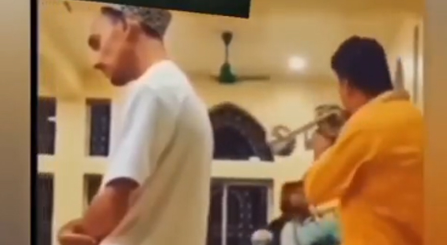 Radical Hindus Storm Mosque and Play Loud Band to Disrupt Prayers
